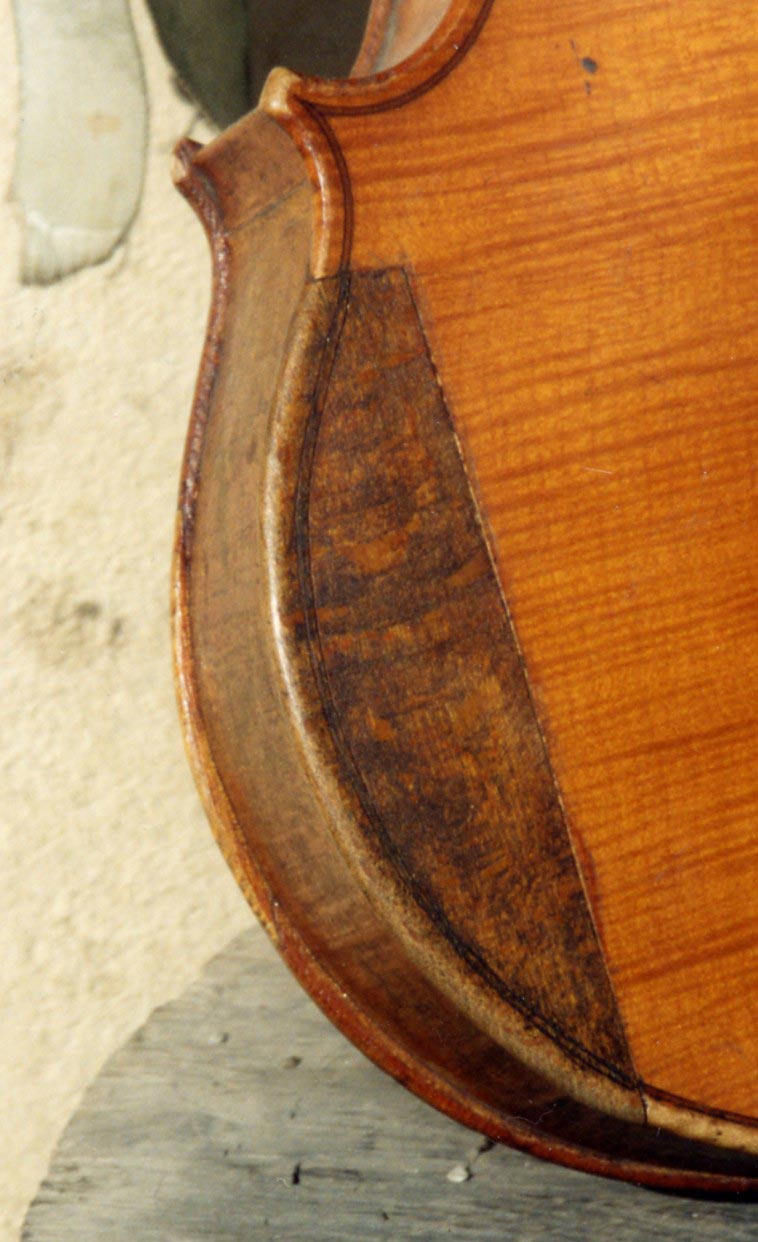 Un exemple de réparation de fond de violon.